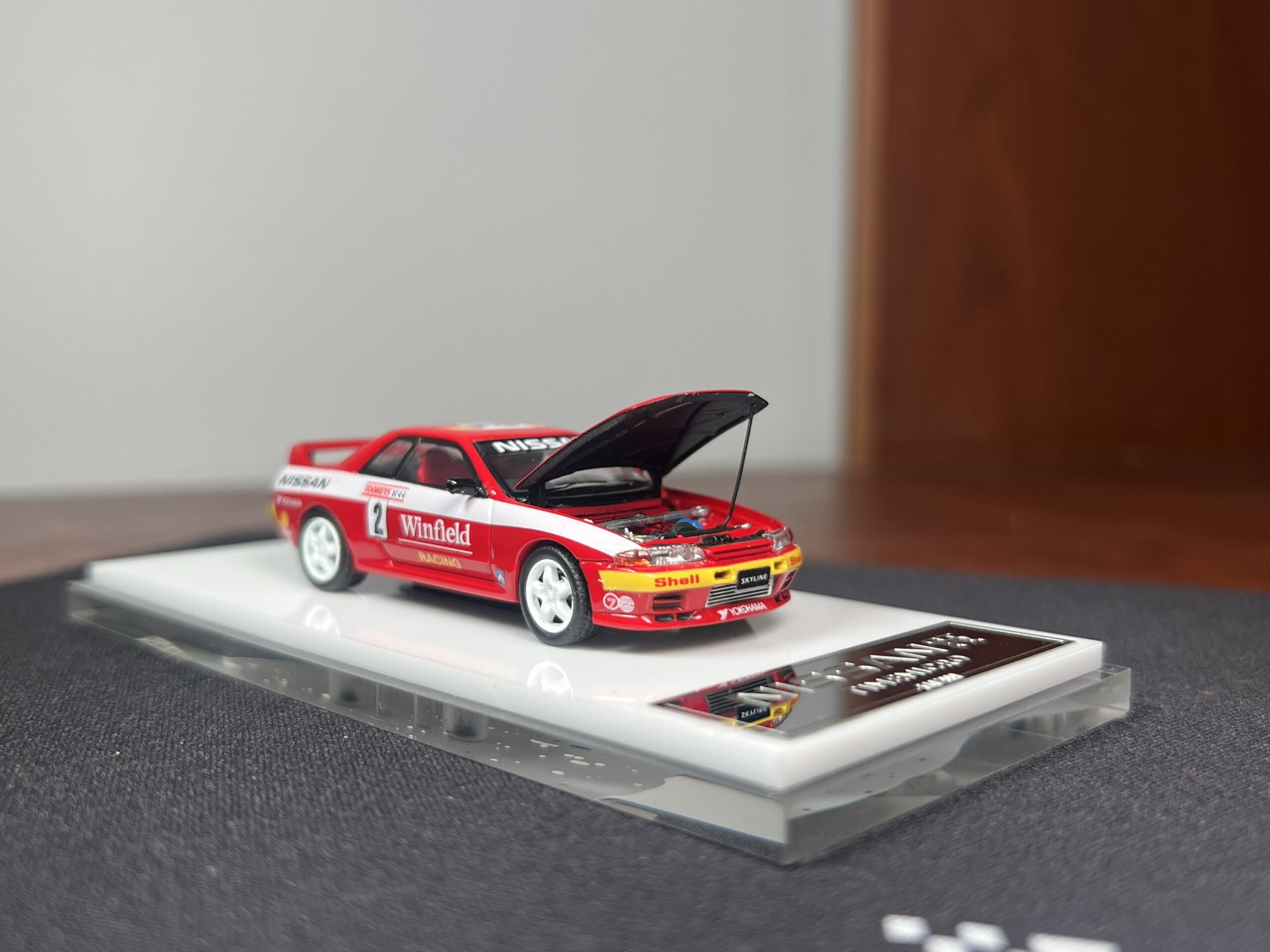Time Micro 1:64 Nissan Skyline R32 con apertura de capó - Imagen 3