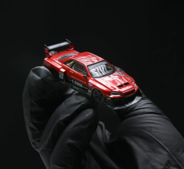 Mini GT 1:64 Nissan LB-ER34 Super Silhouette SKYLINE – Red/Black – Limited Edition - Imagen 2