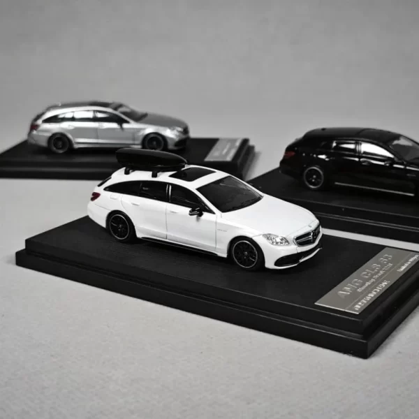 1:64 Boss Machine CLS 63 AMG Shooting Break White - Imagen 2