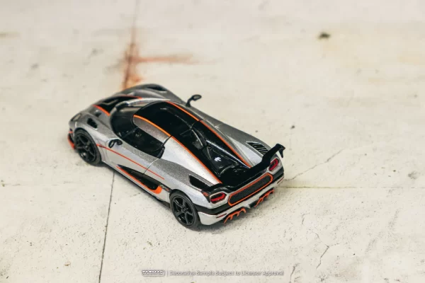 *PREORDEN* TARMAC WORKS GLOBAL64 1/64 Koenigsegg Agera RS Moon Silver / Black - Imagen 2