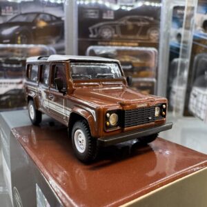 Mini GT 1:64 Land Rover Defender 110 1985 County Station Wagon – Russet Brown