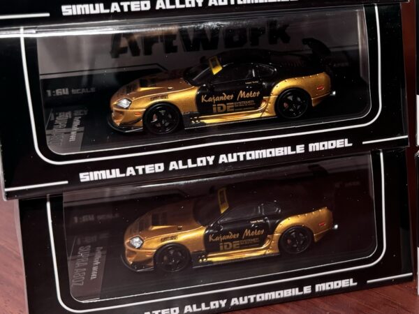 1:64 TimeMicro x Artwork Toyota Supra Gold/Black Livery A80Z - Imagen 3