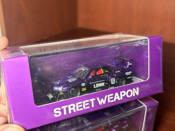 Street Weapon 1:64 Nissan Skyline R34 (ER34) Super Silhouette Chrome Purple