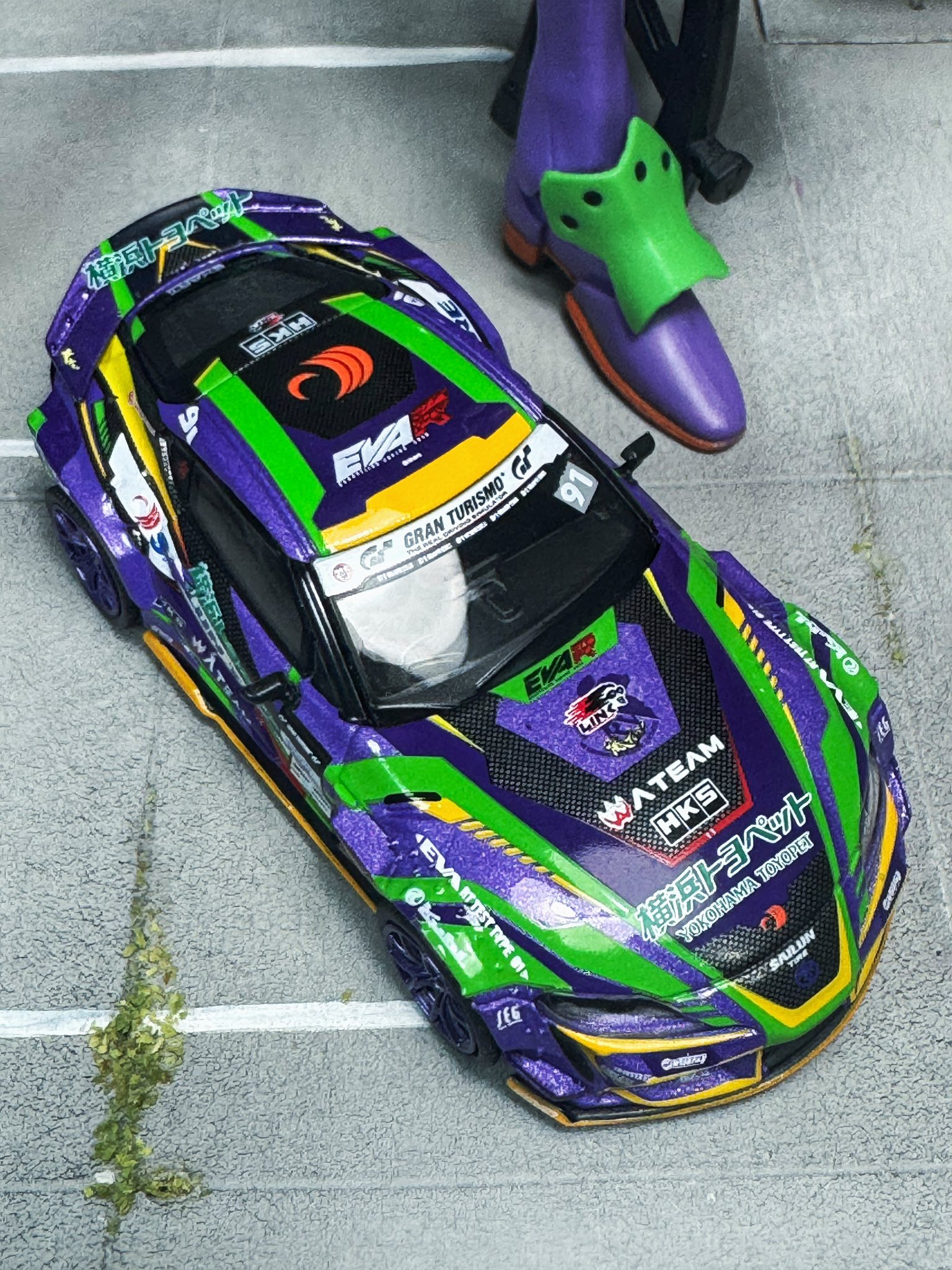 MINI GT x EVANGELION RACING Japan Exclusive 1/64 Toyota GR Supra KUHL 2021 D1GP EVANGELION RACING - Imagen 6
