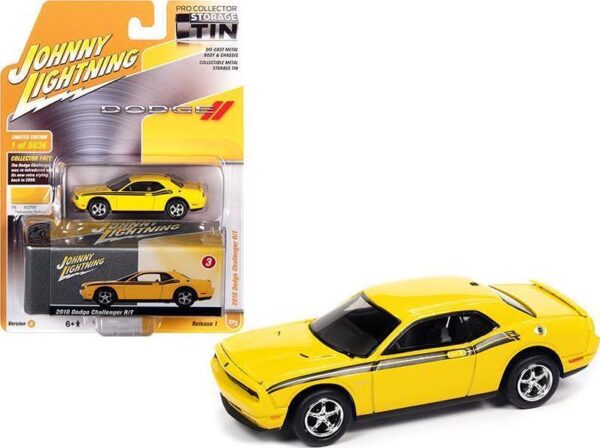 2010 Dodge Challenger R/T Detonator Yellow with Black Stripes and Collector Tin - Imagen 2