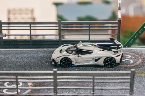 Tarmac Works 1/64 Koenigsegg Jesko Attack White with Tarmac Cards - Lamley Special Edition - GLOBAL64 - Imagen 2