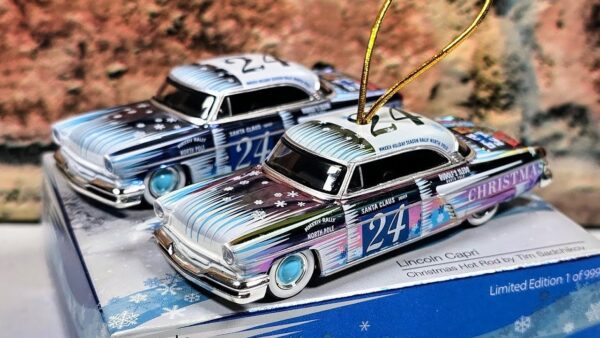 Mini GT 1/64 Lincoln Capri Christmas Hot Rod FIRMADOS por Tim Sadchikov 2024 Christmas Edition Limited 9999pcs - Imagen 3