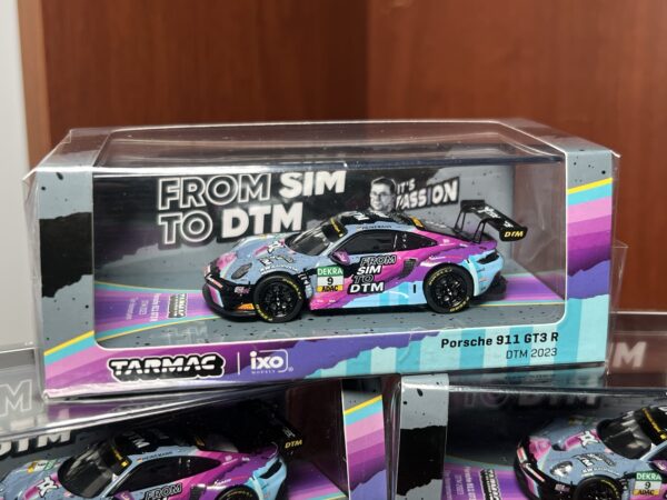 Tarmac Works 1:64 Porsche 911 GT3 R DTM 2023 Tim Heinemann – Hobby64 - Imagen 3
