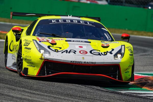 Tarmac Works 1:64 Ferrari 488 GTE #57 24Hr Le Mans 2023 – Yellow – Hobby64 - Imagen 2
