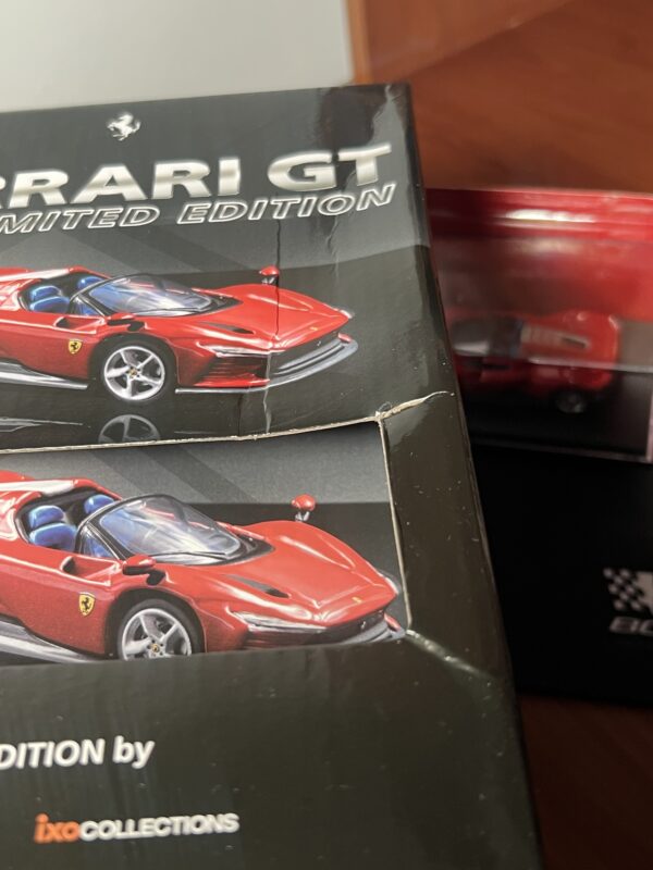 CENTAURIA x IXO COLLECTIONS FERRARI GT 1:64 Magazine ASIA EDITION - FERRARI DAYTONA SP3 2021 (English Version) - Imagen 2