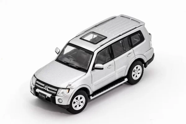 Shadow Pro 1:64 Mitsubishi Pajero v97 Gris Plata - Imagen 2