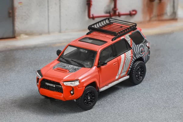 GCD 1/64 2022 Toyota 4 Runner TRD Pro Black and Red with Graphics and Roofrack - Imagen 2