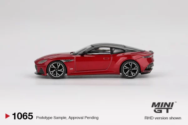 *PREORDEN* MINI GT 1:64 Aston Martin DBS Hyper Red - Imagen 3