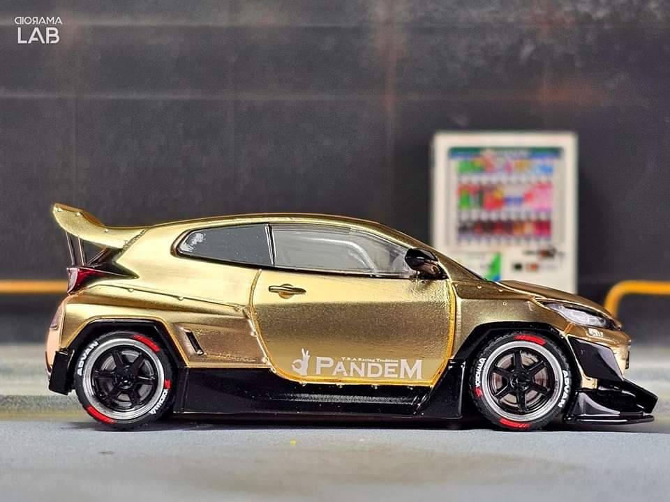 Pop Race1:64 Padem GR Yaris Satin Gold PR64 - 41 - Imagen 3