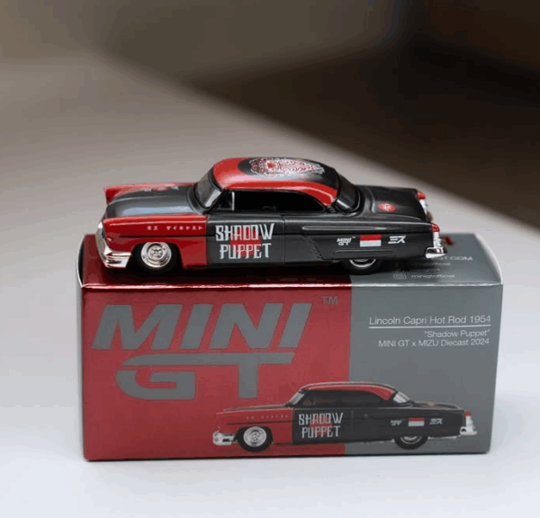 MINI GT x Mizu Diecast 1:64 Lincoln Capri Hot Rod 1954 “Shadow Puppet” - Imagen 3
