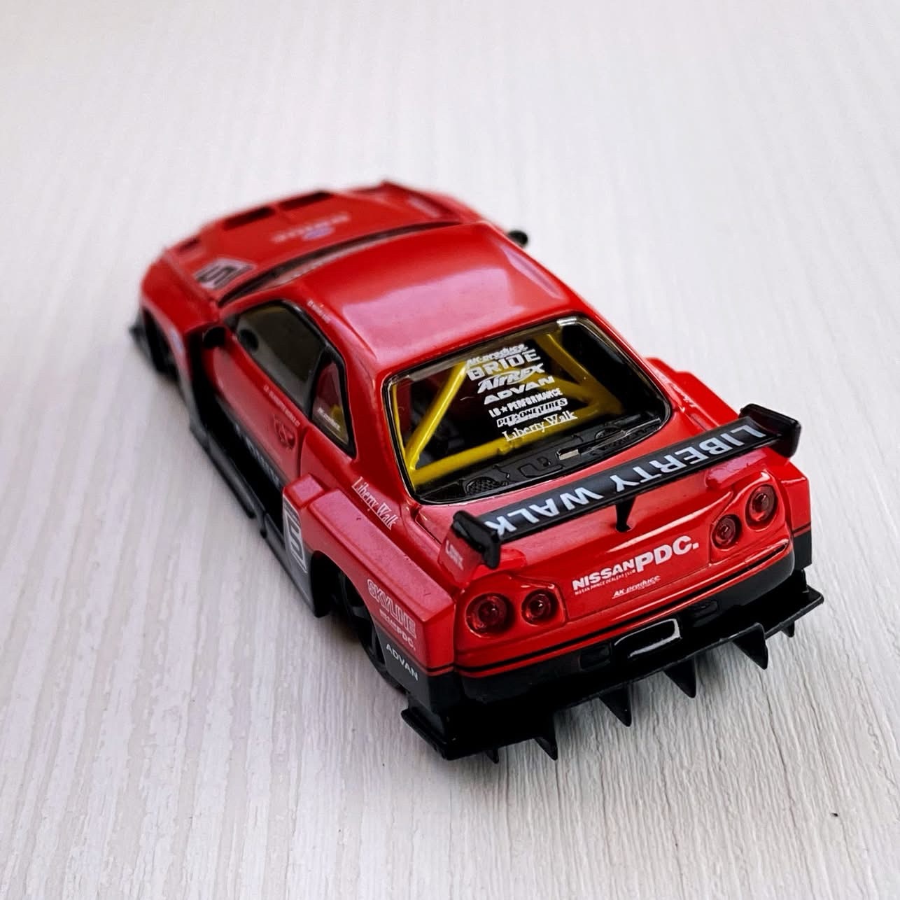 Mini GT 1:64 Nissan LB-ER34 Super Silhouette SKYLINE – Red/Black – Limited Edition - Imagen 4