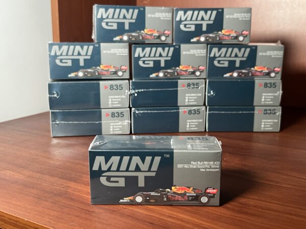 Mini GT 1:64 Red Bull RB16B #33 Max Verstappen 2021 Abu Dhabi Grand Prix  Winner – Limited Edition