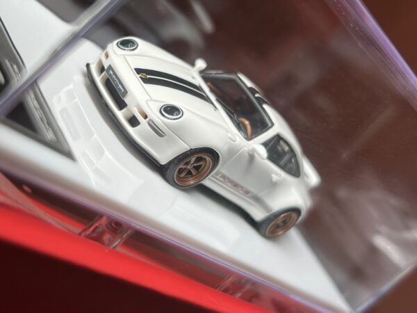 Flame 1:64 Porsche 911 400R Gunther Werks Blanco - Imagen 5