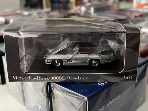 YS 1/64 Scale Mercedes-Benz 300SL Roadster Silver - Imagen 5