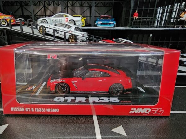 INNO64 1:64 Nissan GT-R (R35) NISMO Rojo - Imagen 4