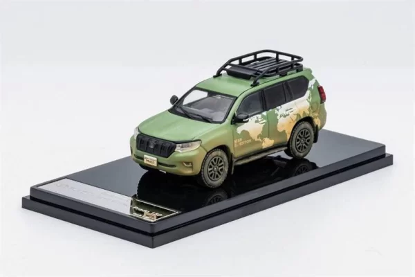 GCD 1:64 LAND CRUISER FJ90 PRADO LC150 Green World Map Muddy - Imagen 2