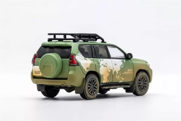 GCD 1:64 LAND CRUISER FJ90 PRADO LC150 Green World Map Muddy - Imagen 3