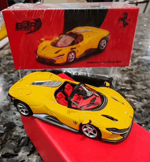 BBR MODELS 1/64 FERRARI DAYTONA SP3 Yellow - Imagen 2