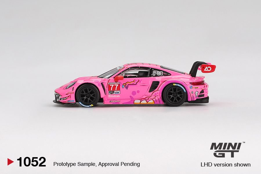 Mini GT 1:64 Porsche 911 GT3 R #77 AO Racing 2024 IMSA ROAD AMERICA Roxy en empaque de CAJA - Imagen 11
