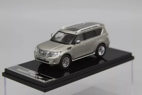 GCD 1:64 Nissan Patrol Y62 Gris - Imagen 2