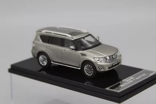 GCD 1:64 Nissan Patrol Y62 Gris