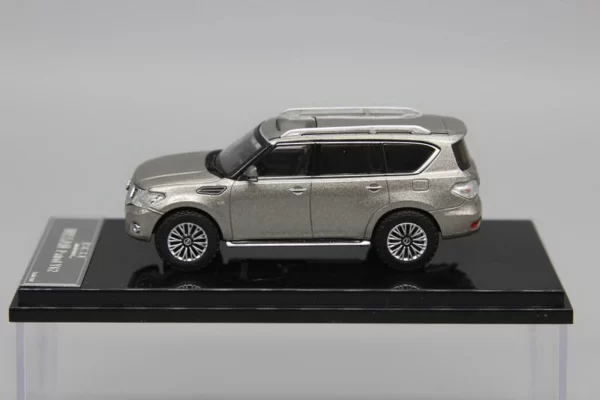GCD 1:64 Nissan Patrol Y62 Gris - Imagen 3