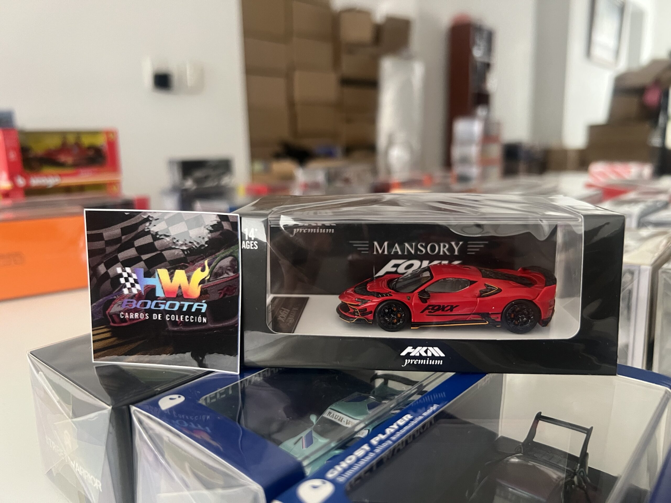 HKM 1:64 MANSORY Ferrari SF90 F9XX RED COUPE - Imagen 3
