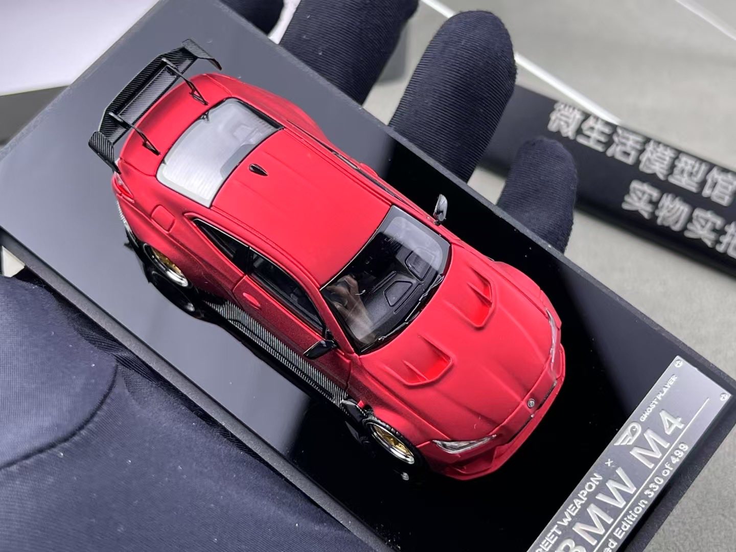Street Warrior 1:64 BMW M4 Rojo satinado - Imagen 3