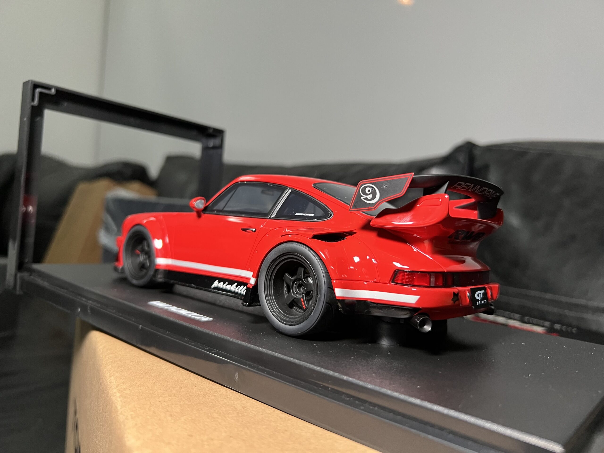 GT Spirit 1/18 RWB Bodykit "Painkiller" Rojo en resina - Imagen 2
