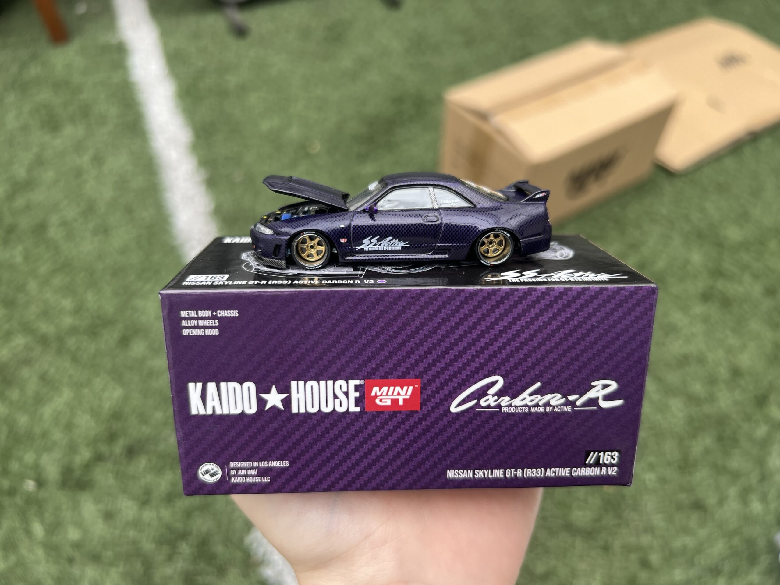 MINI GT x Kaido House 1/64 Nissan Skyline GT-R (R33) Active Carbon R V2 (Modelo Abierto) - Imagen 5