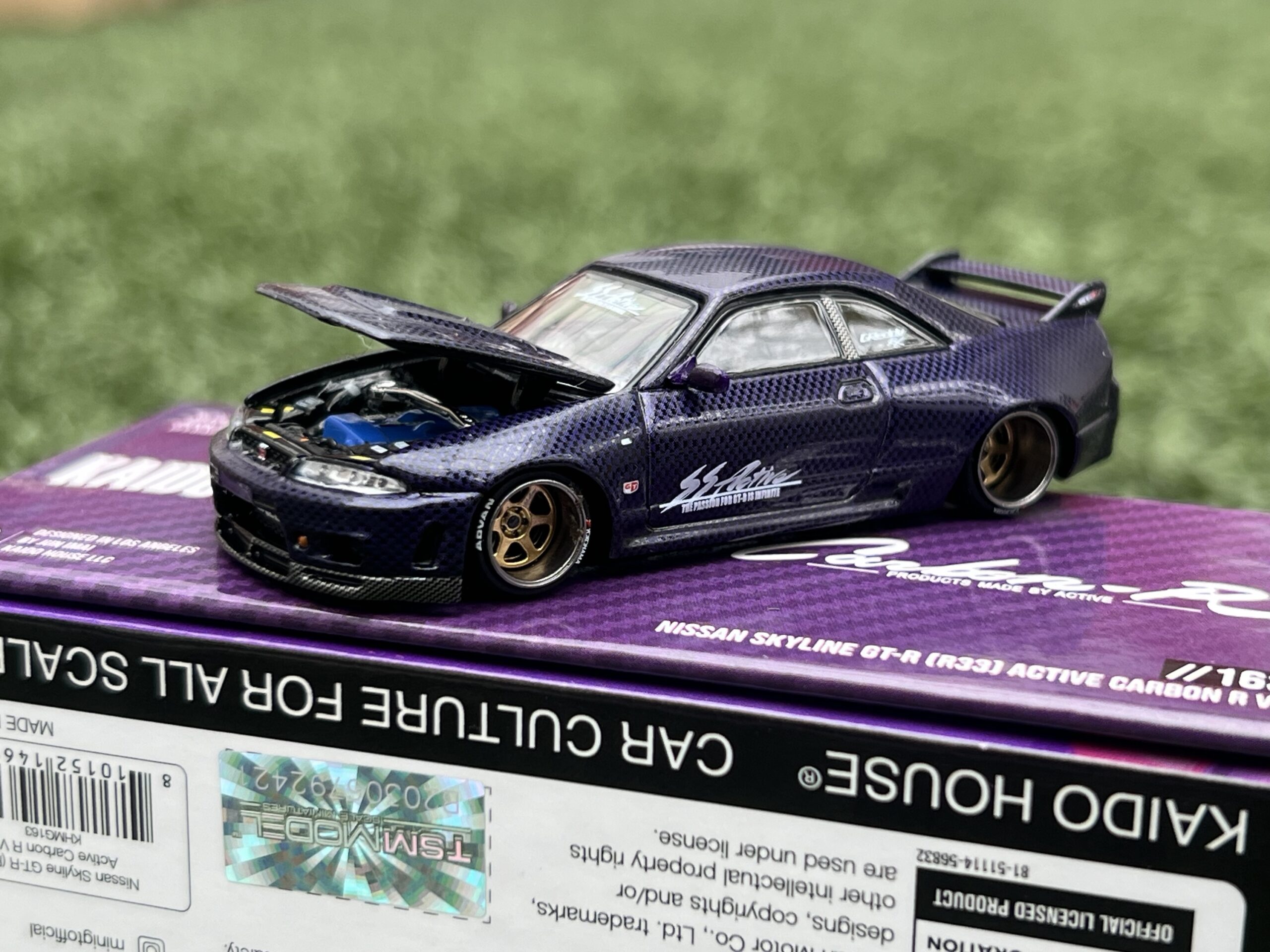 MINI GT x Kaido House 1/64 Nissan Skyline GT-R (R33) Active Carbon R V2 (Modelo Abierto) - Imagen 6