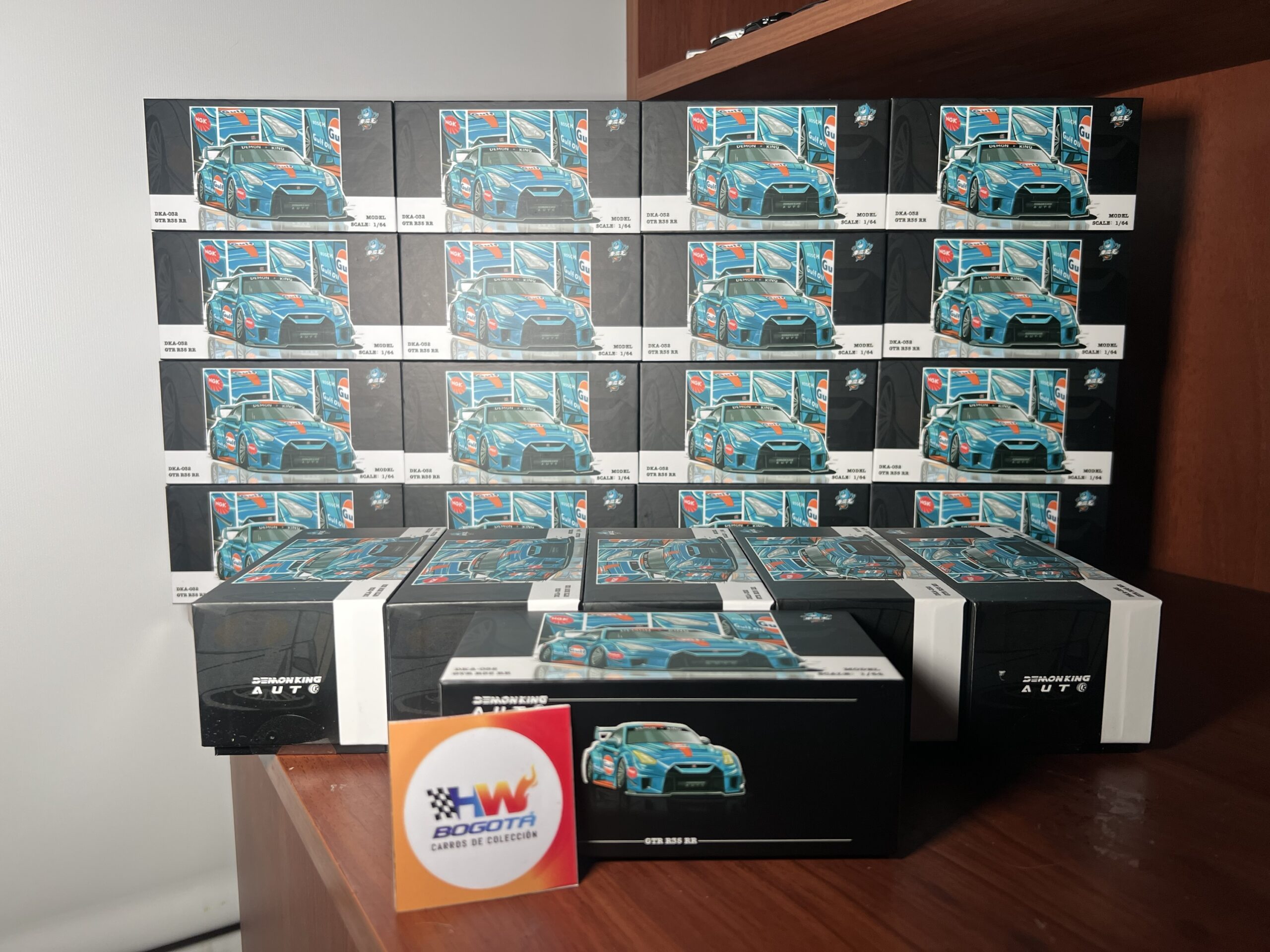 Demon King Auto 1:64 Nissan GT-R R35 Gulf LBWK - Imagen 10