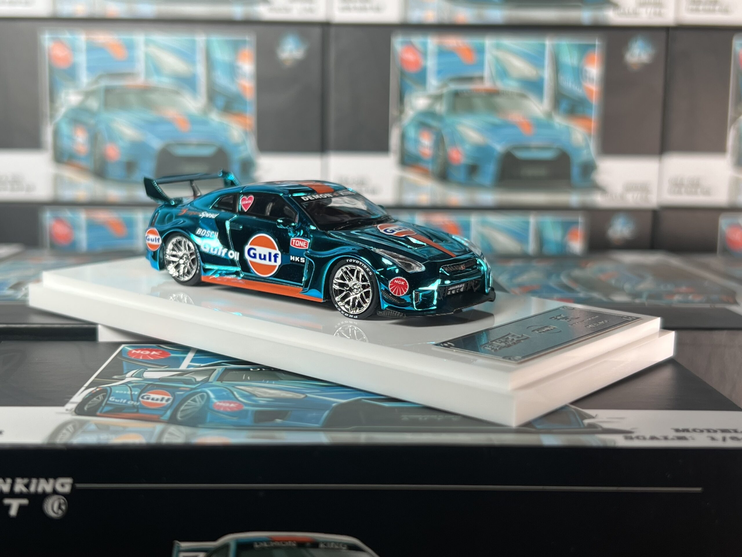 Demon King Auto 1:64 Nissan GT-R R35 Gulf LBWK - Imagen 9