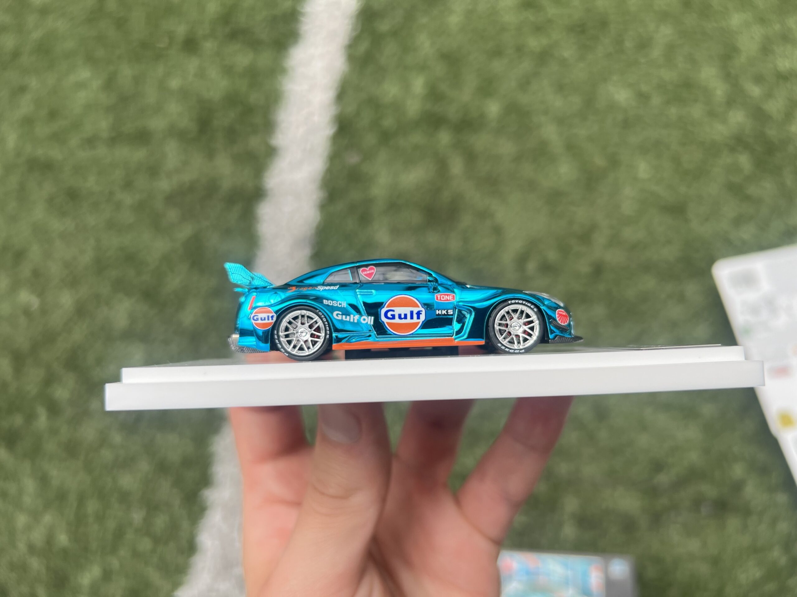 Demon King Auto 1:64 Nissan GT-R R35 Gulf LBWK - Imagen 11