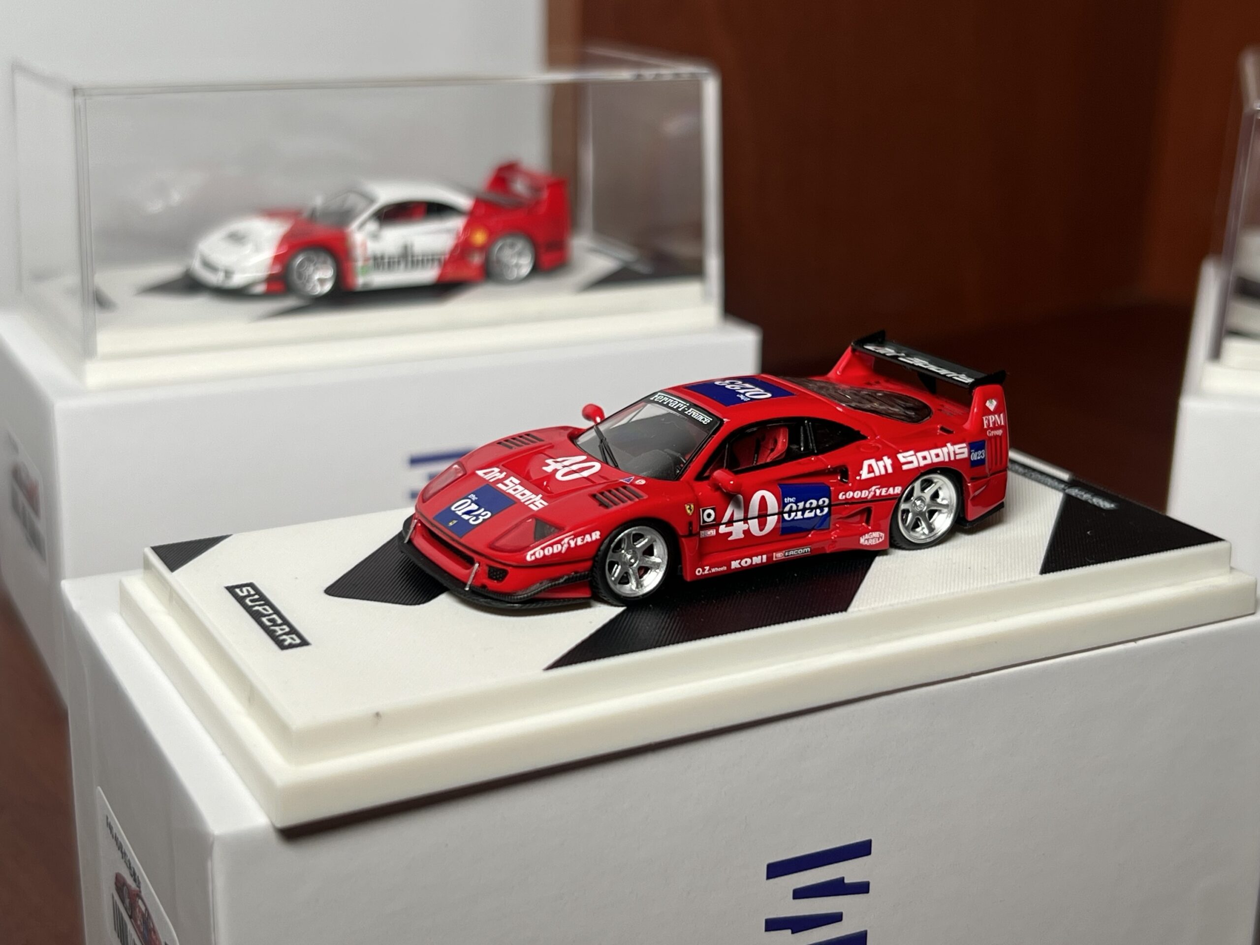 Supcar 1:64 Ferrari F40 rojo Art Sports