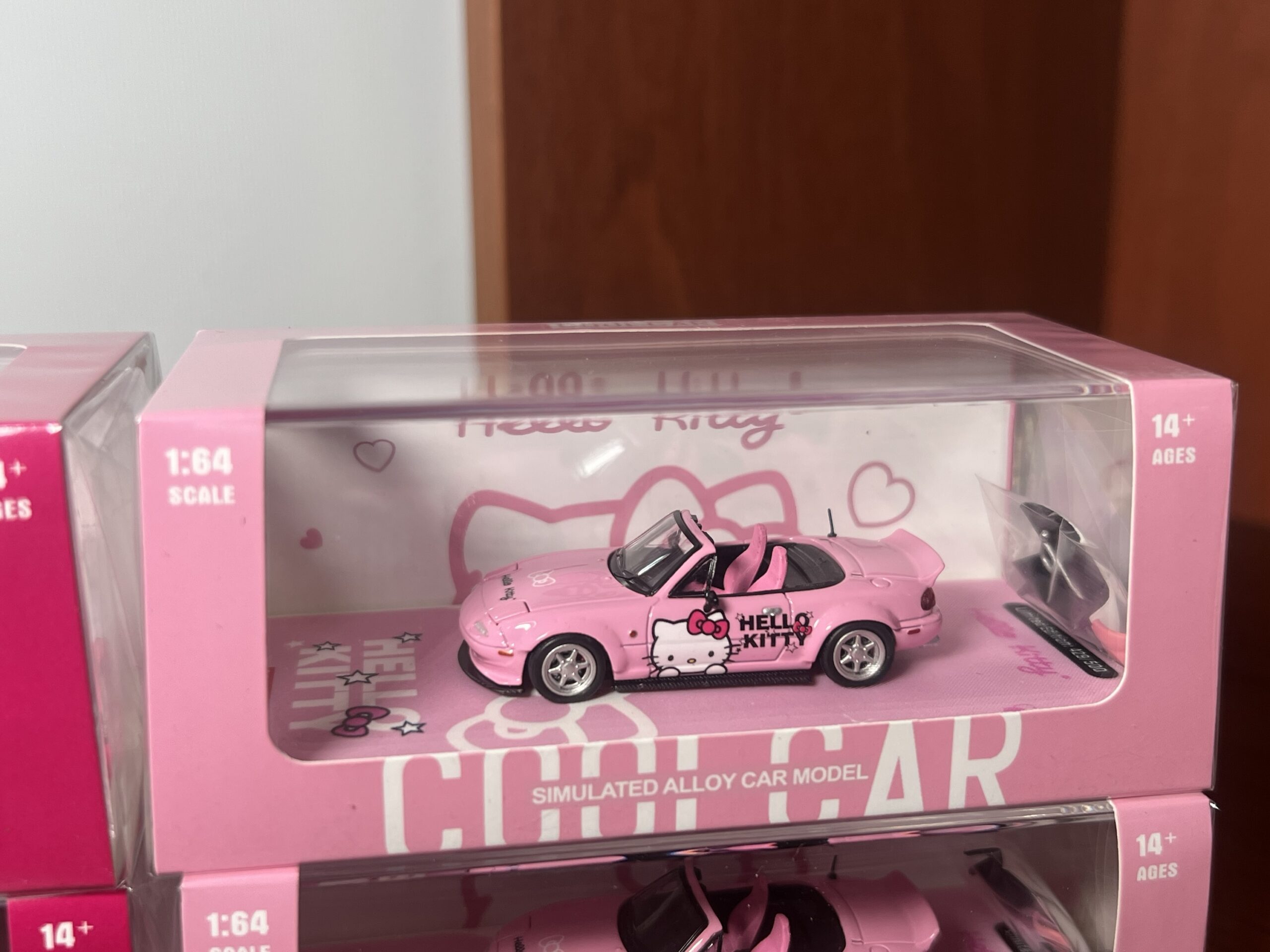 Cool Car 1:64 Mazda Pandem Hello Kitty rosado claro