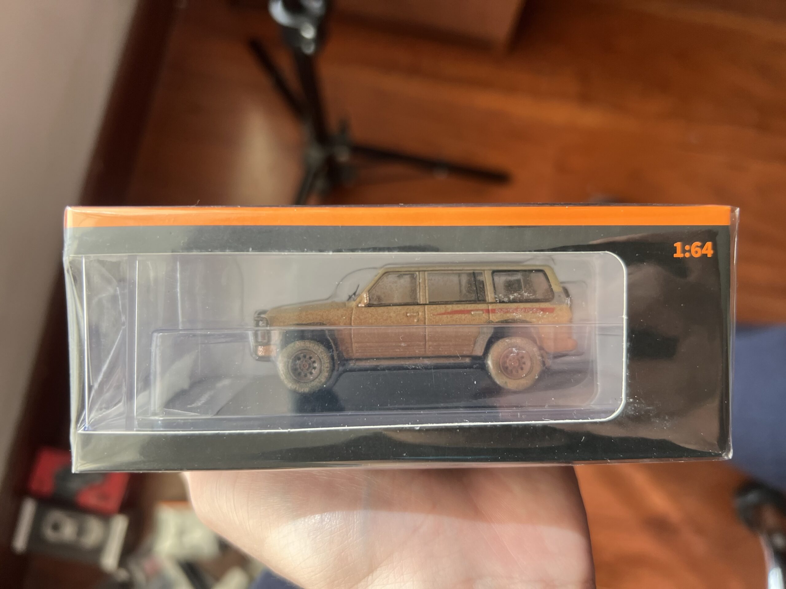 Shadow Pro 1:64 Nissan Patrol (Y60)SUV Sands with Mud Efect - Imagen 2