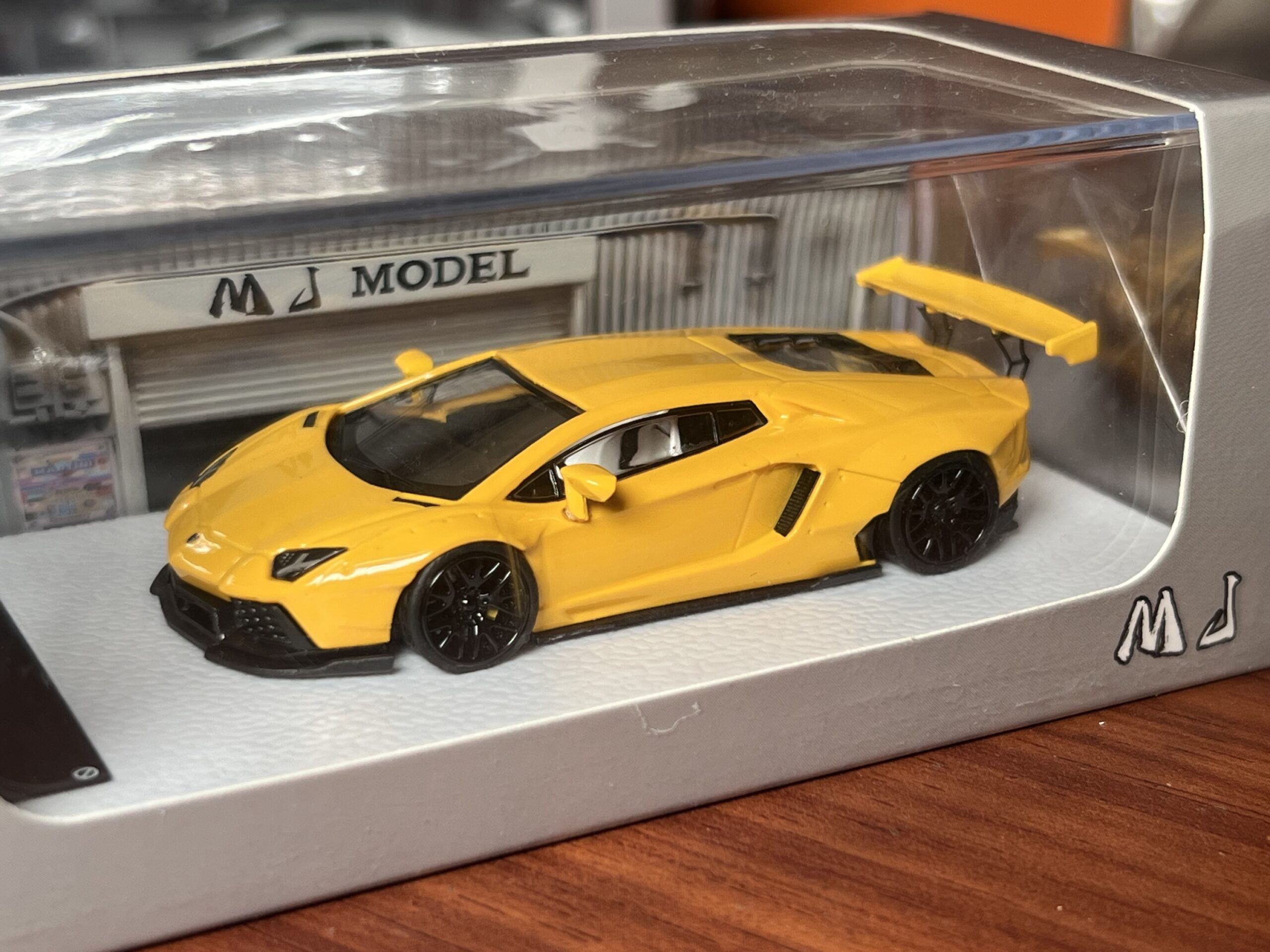 MJ Model 1:64 Lamborghini Aventador LBWK Amarillo