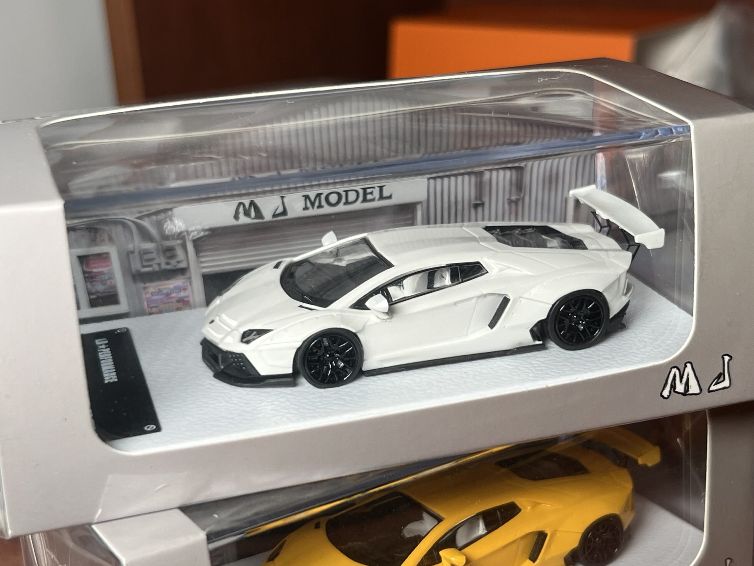MJ Model 1:64 Lamborghini Aventador LBWK Blanco