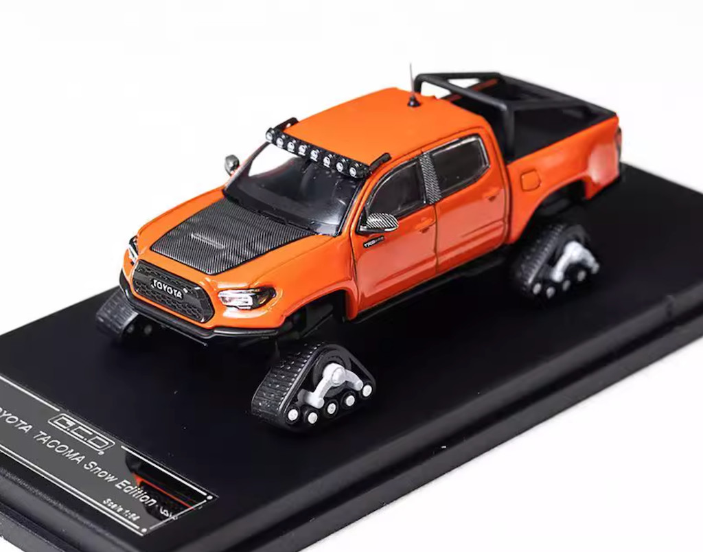 GCD 1:64 Toyota Tacoma Snow Version Naranja - Imagen 3
