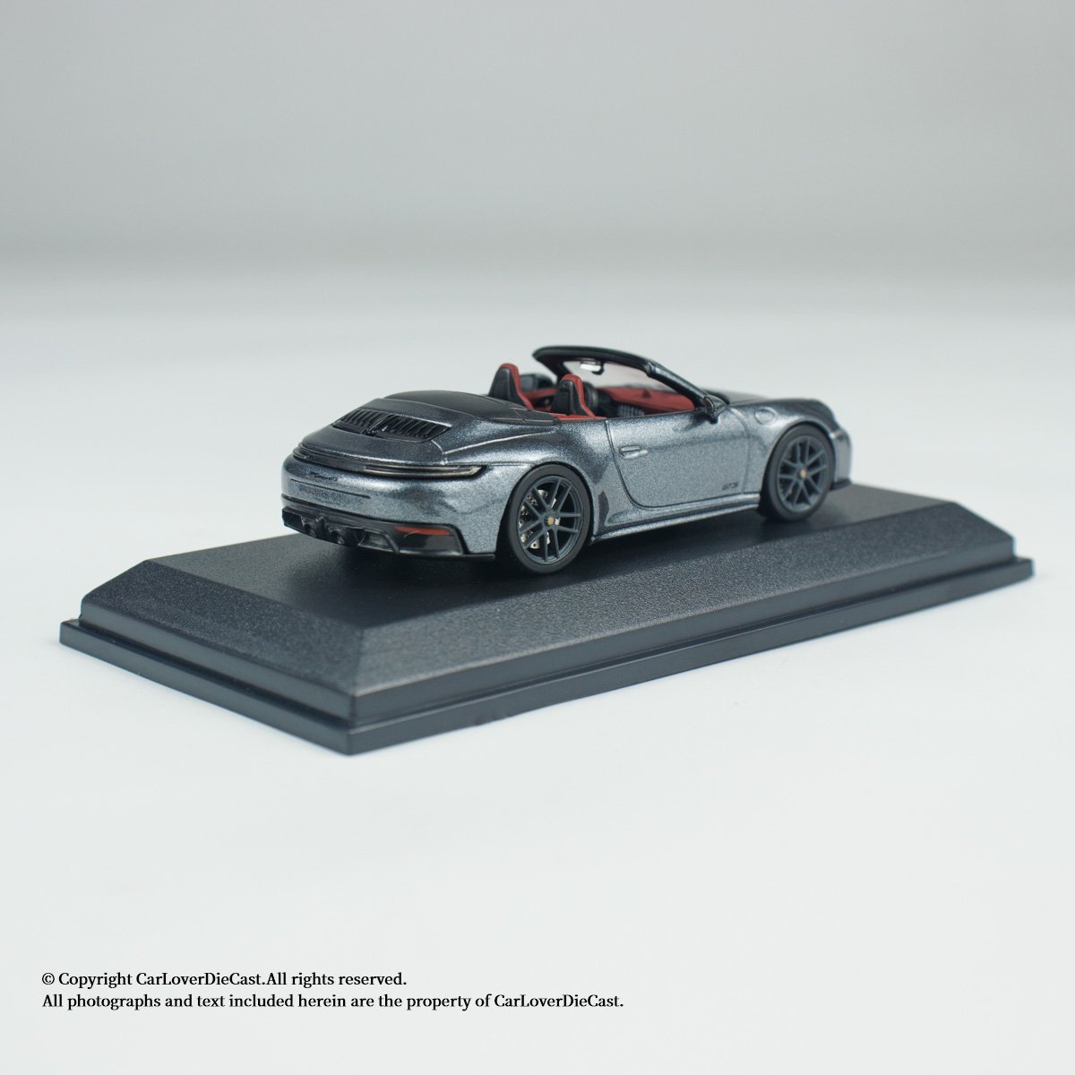 MINICHAMPS 1:64 PORSCHE 911 (992.2) CARRERA GTS CABRIOLET - 2025 - GREY METALLIC - Imagen 6