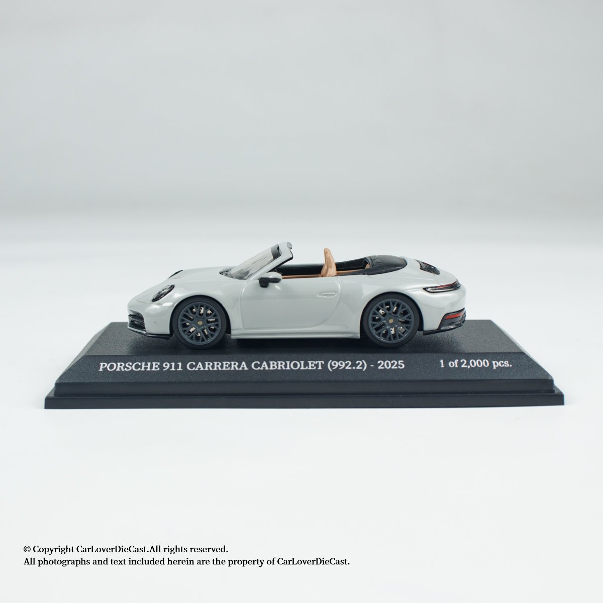 MINICHAMPS 1:64 PORSCHE 911(992.2) CARRERA CABRIOLET - 2025 - CHALK - Imagen 3