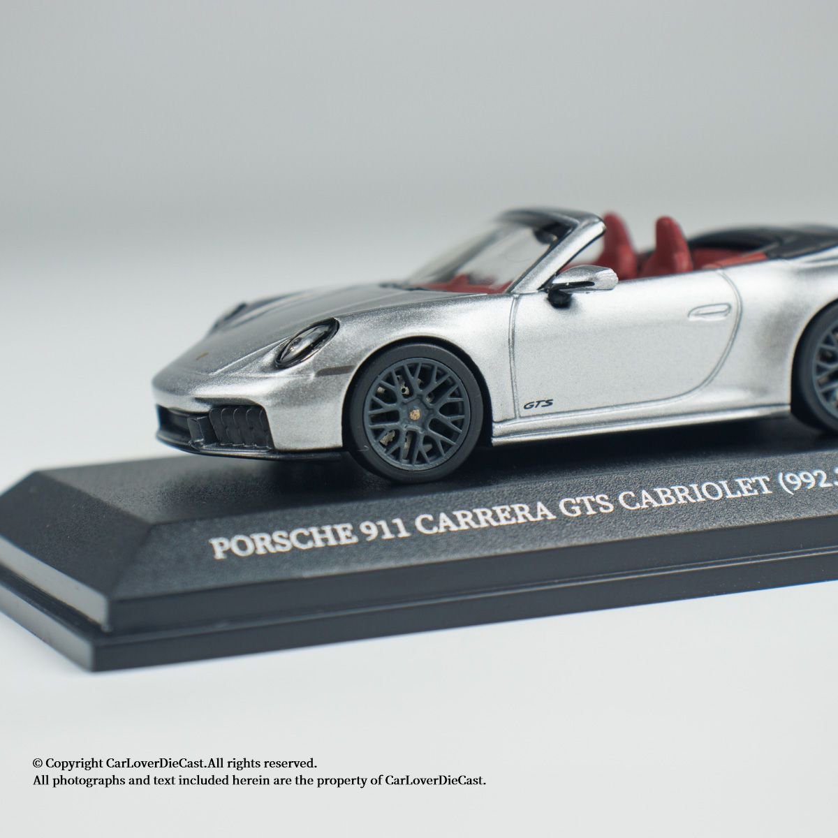 MINICHAMPS 1:64 PORSCHE 911 (992.2) CARRERA GTS CABRIOLET - 2025 - SILVER METALLIC - Imagen 3