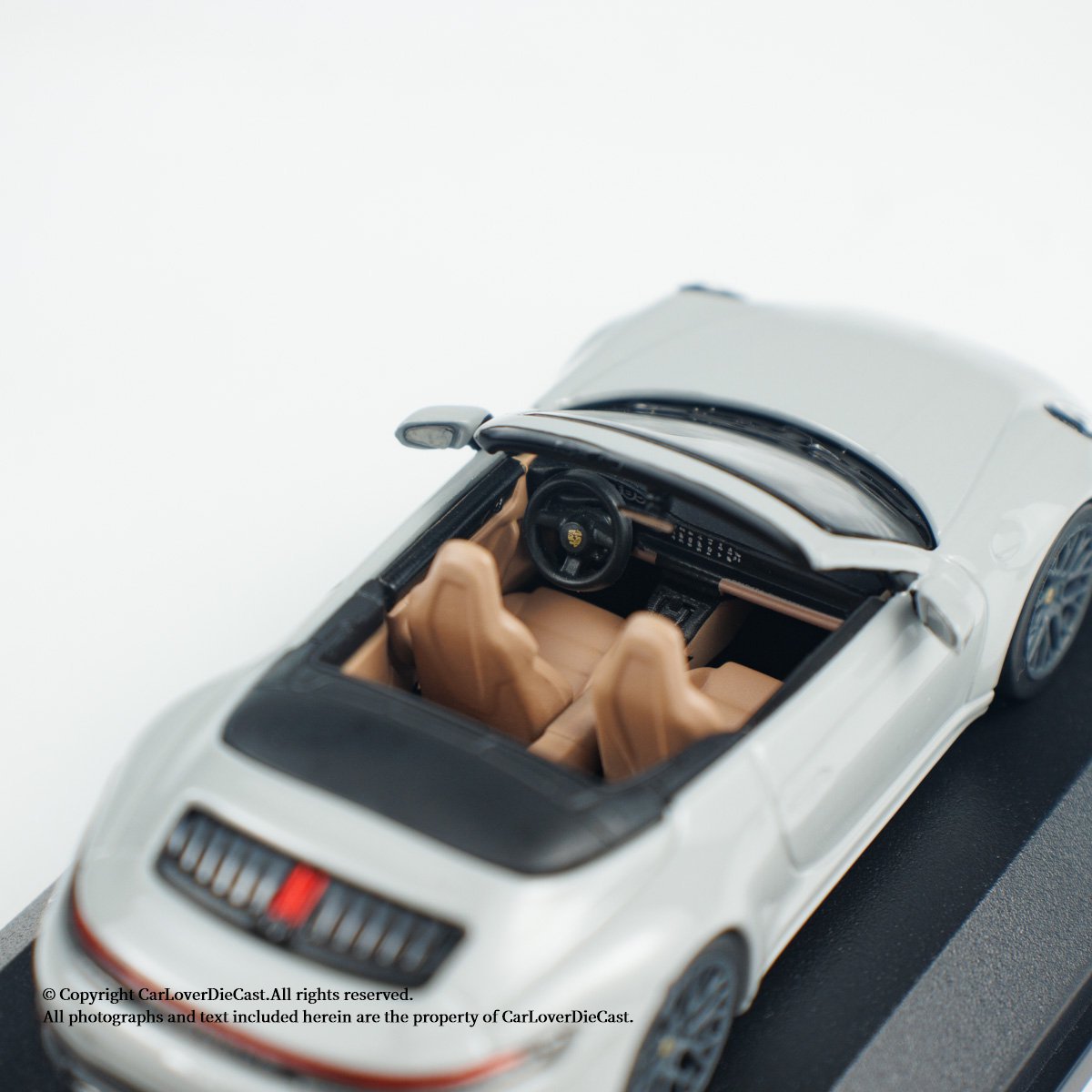 MINICHAMPS 1:64 PORSCHE 911(992.2) CARRERA CABRIOLET - 2025 - CHALK - Imagen 5