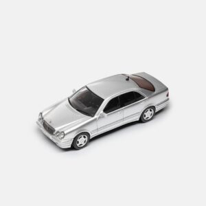 Maxwell 1/64 Mercedes-Benz E320 W210 CON CAJA ACRÍLICA